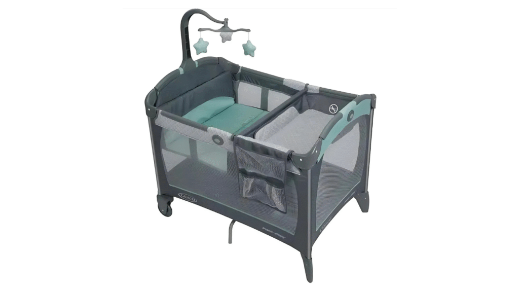 berços para bebê de cor cinza e verde da marca graco