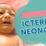 bebê de cor amarelada chorando devido a icterícia neonatal